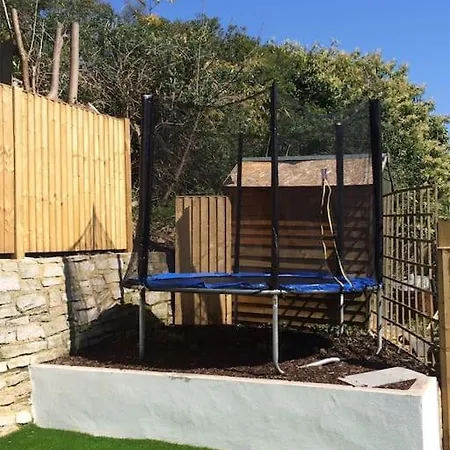 Large Family Apartment, Walking Distance To Beach With Private Garden & Parking Bournemouth Exterior photo