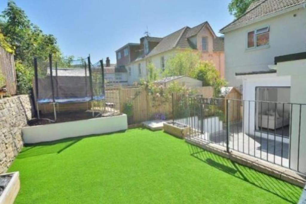Large Family Apartment, Walking Distance To With Private Garden & Parking Apartment