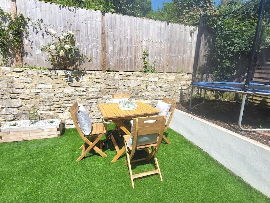 Apartment Large Family Apartment, Walking Distance To With Private Garden & Parking