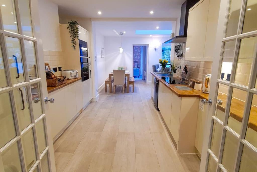 Large Family Apartment, Walking Distance To With Private Garden & Parking Bournemouth