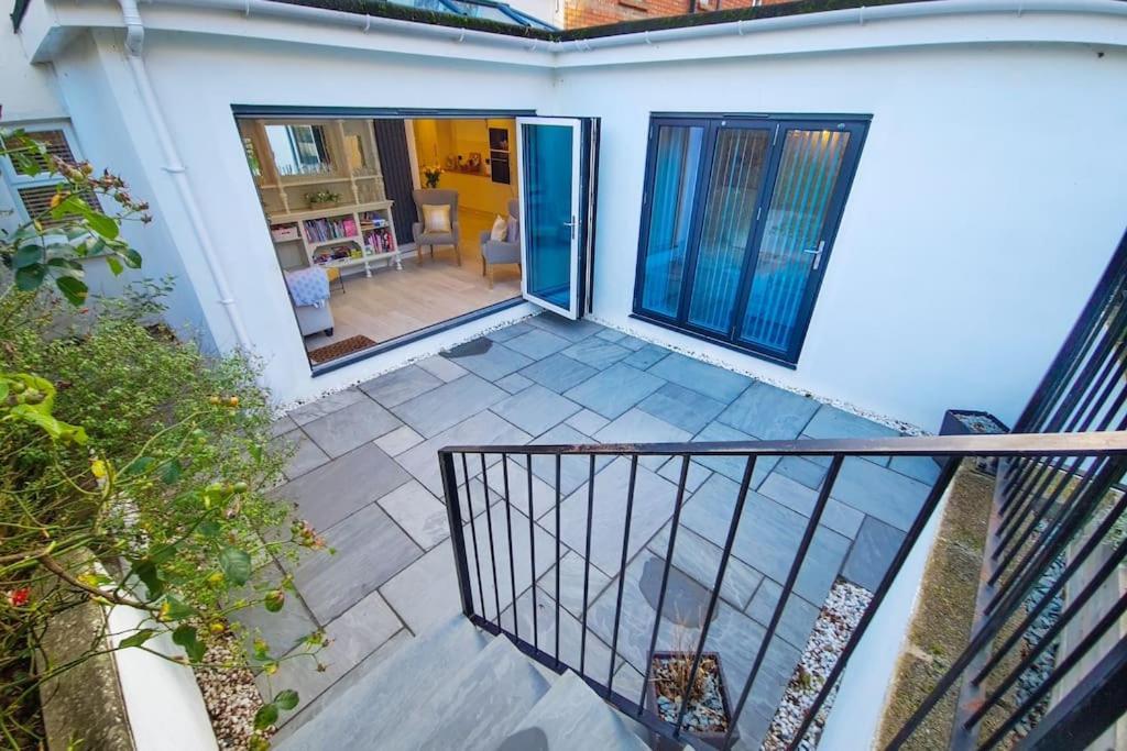 Apartment Large Family Apartment, Walking Distance To With Private Garden & Parking
