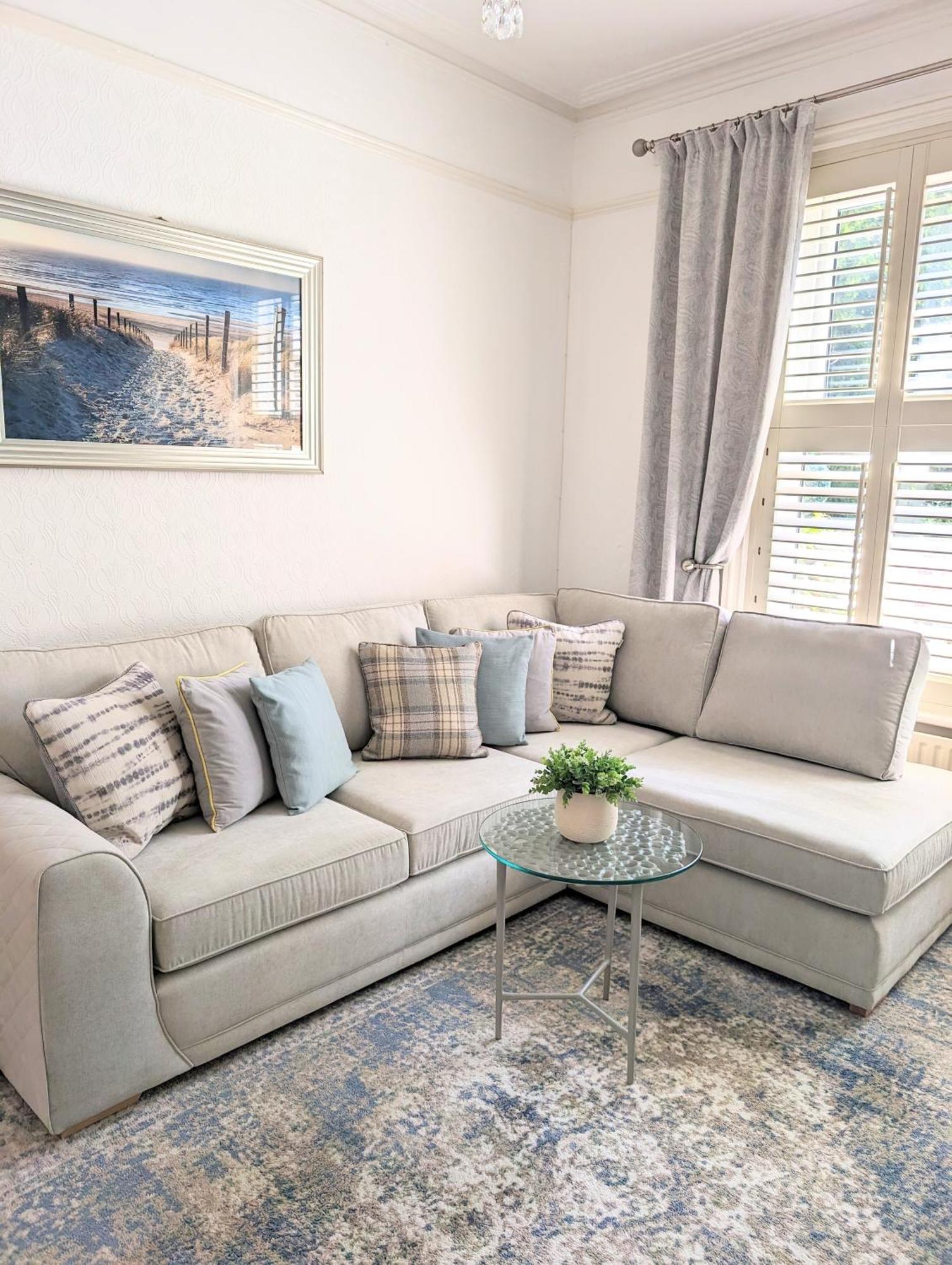 Large Family Apartment, Walking Distance To With Private Garden & Parking * Bournemouth