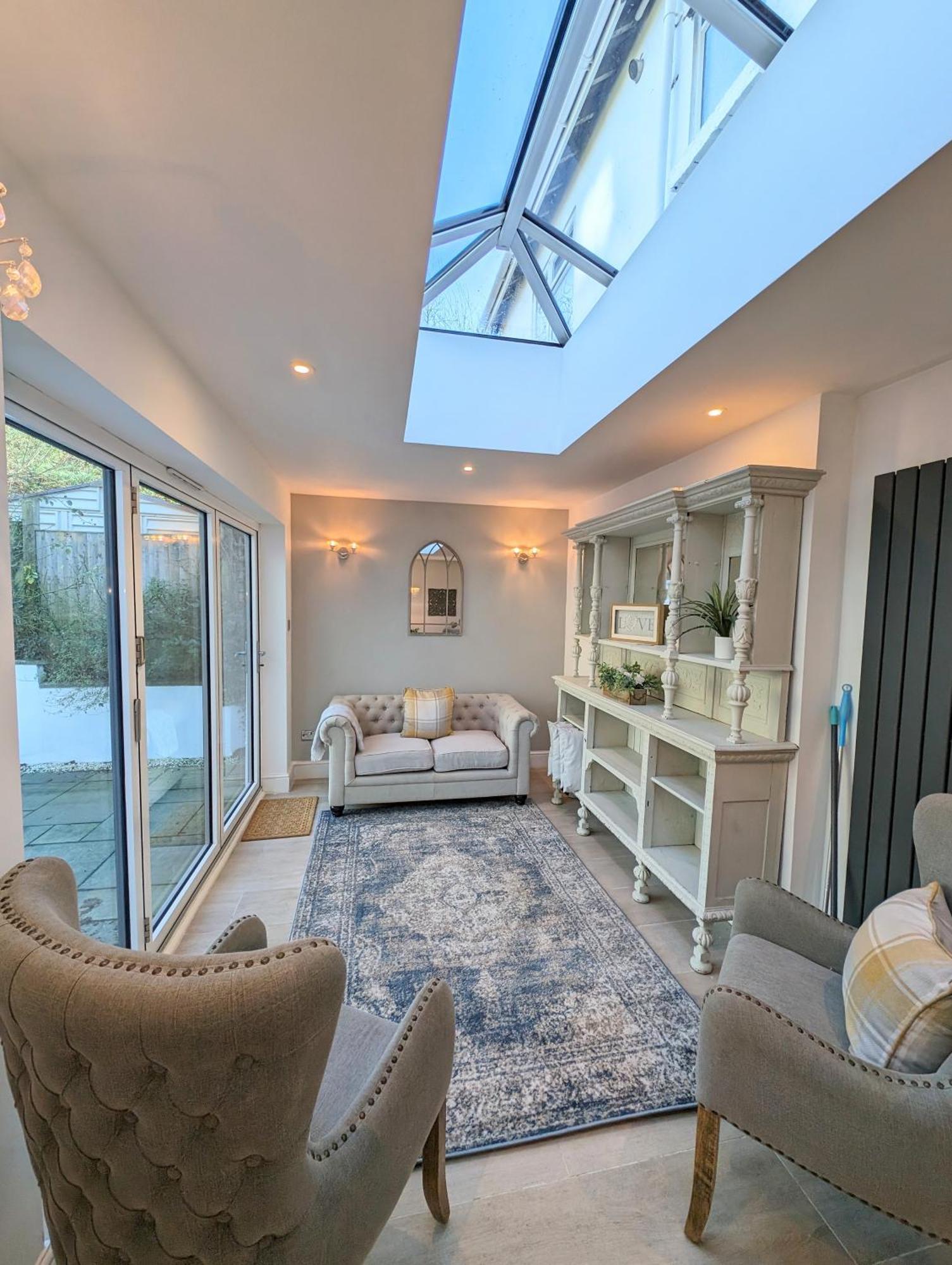 Apartment Large Family Apartment, Walking Distance To With Private Garden & Parking