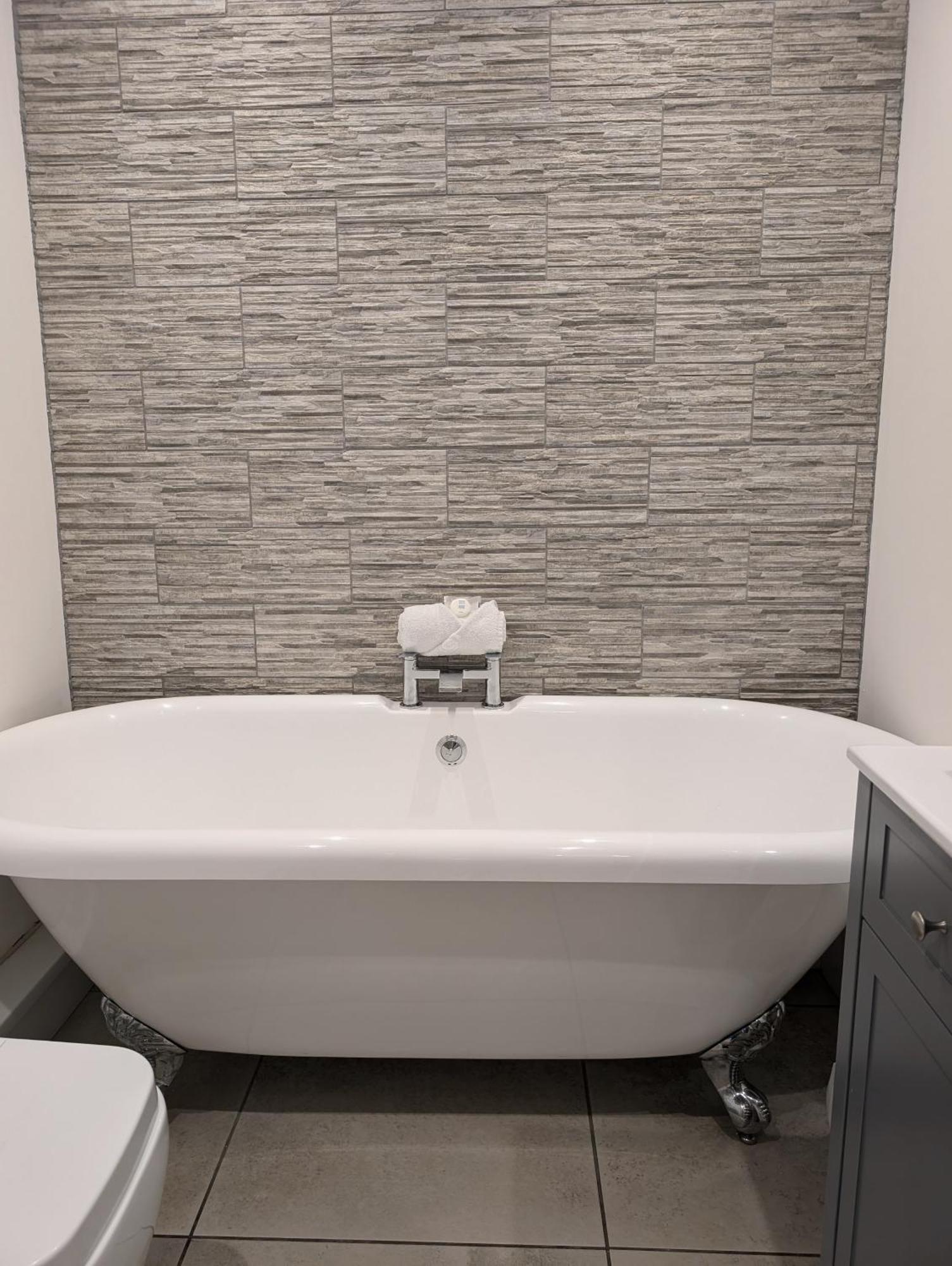 Large Family Apartment, Walking Distance To With Private Garden & Parking Bournemouth