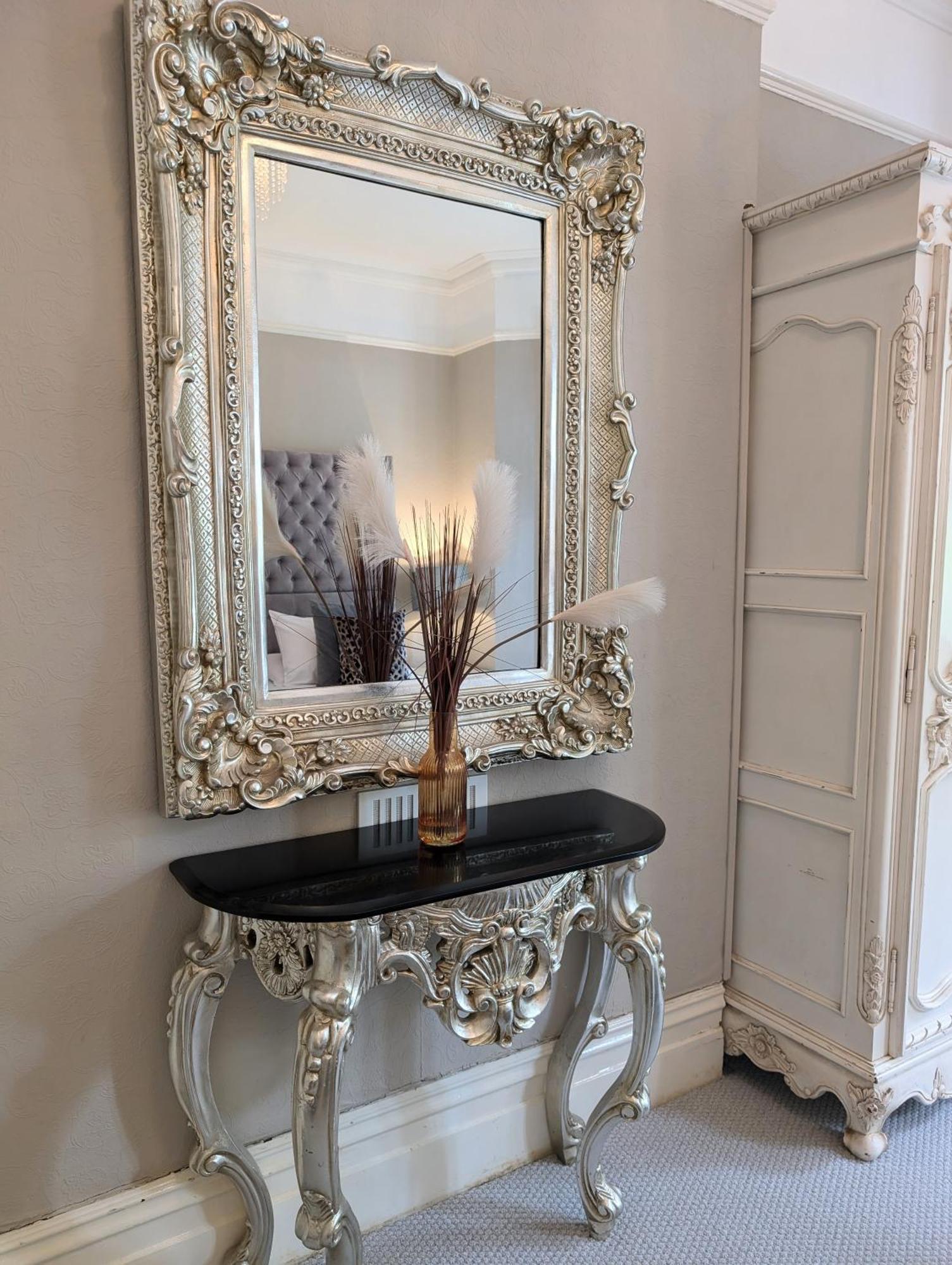 Large Family Apartment, Walking Distance To With Private Garden & Parking